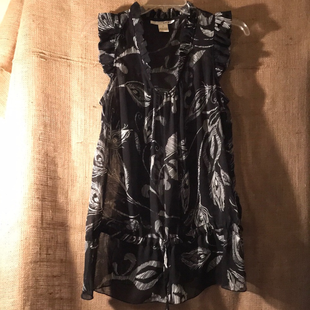 WD.NY is the brand sleeveless tunic